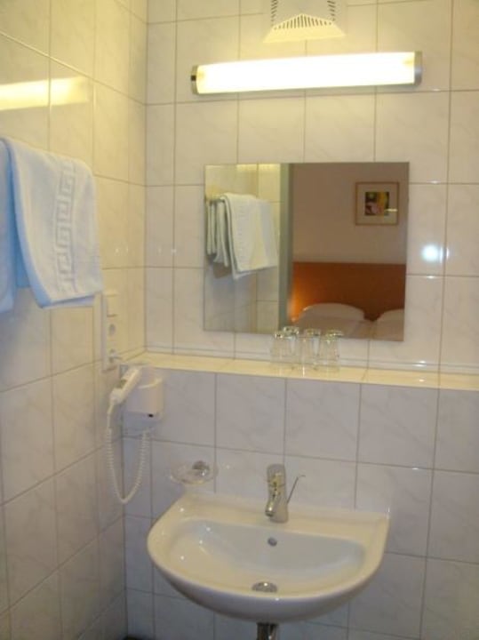 Dusche/WC salzburgrooms.com