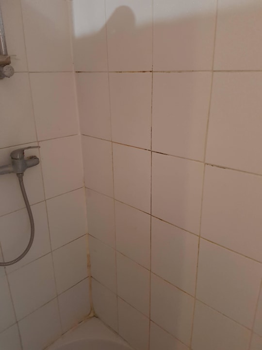 Dusche im Badezimmer Hotel Nord Est