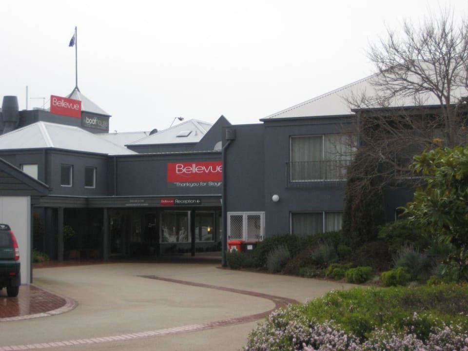 Einfahrtsbereich Bellevue Motor Inn