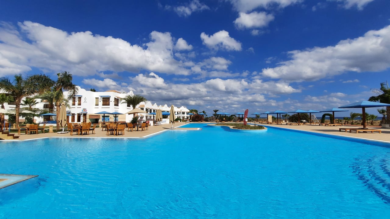 Pool Lahami Bay Beach Resort