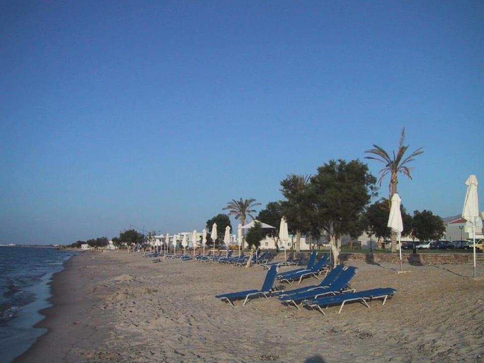 Strand vor dem Zorbas Beach  (nicht nur 2 meter breit!) Hotel Zorbas Beach