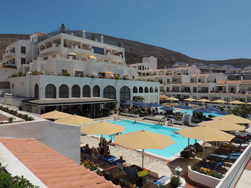 In der Hotelanlage, Blick auf das Haupthaus Kurhotel Mar y Sol