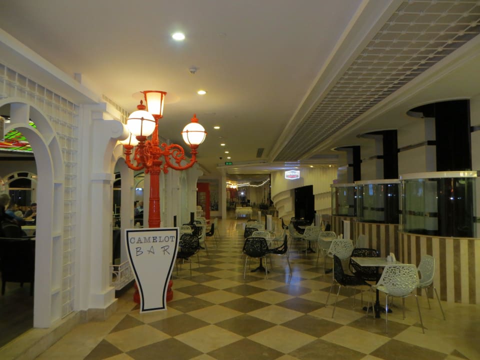 Camelot Bar Außenbereich Hotel Delphin Imperial