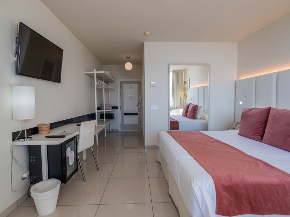 Zimmer On Hotels Oceanfront - Adults Only