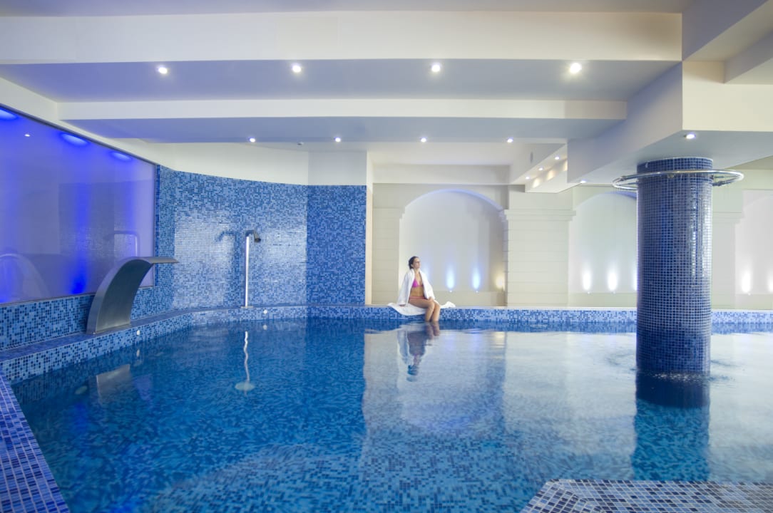 Pool Grand Hotel Holiday Resort