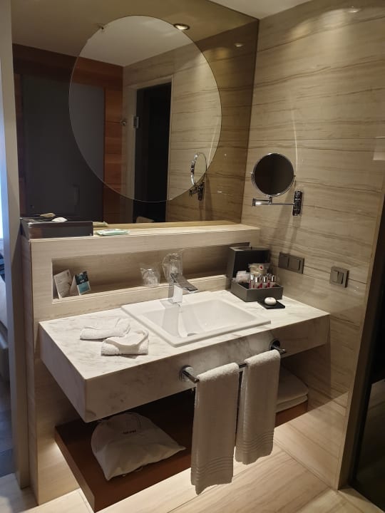 Zimmer Acanthus Cennet Barut Collection