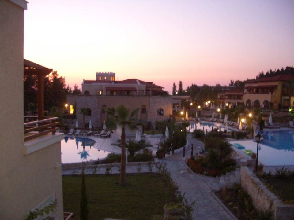 Blick vom Balkon auf Pool Aegean Melathron Thalasso Spa Hotel