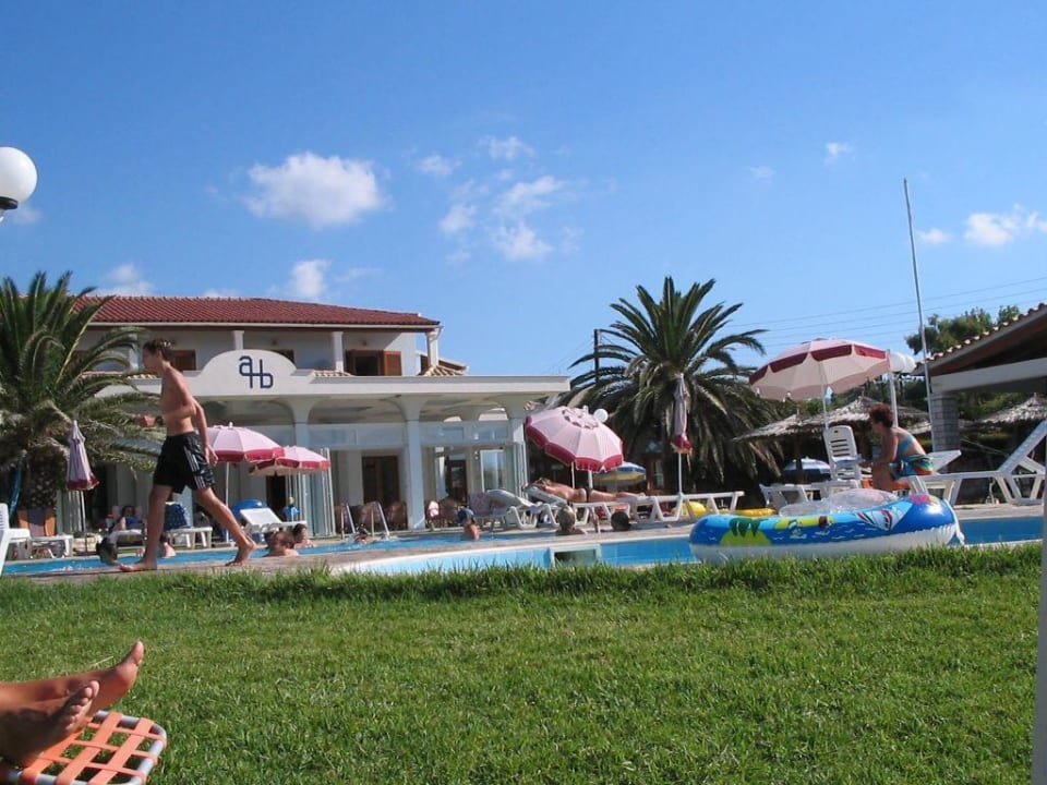Poolanlage Acharavi Beach Hotel