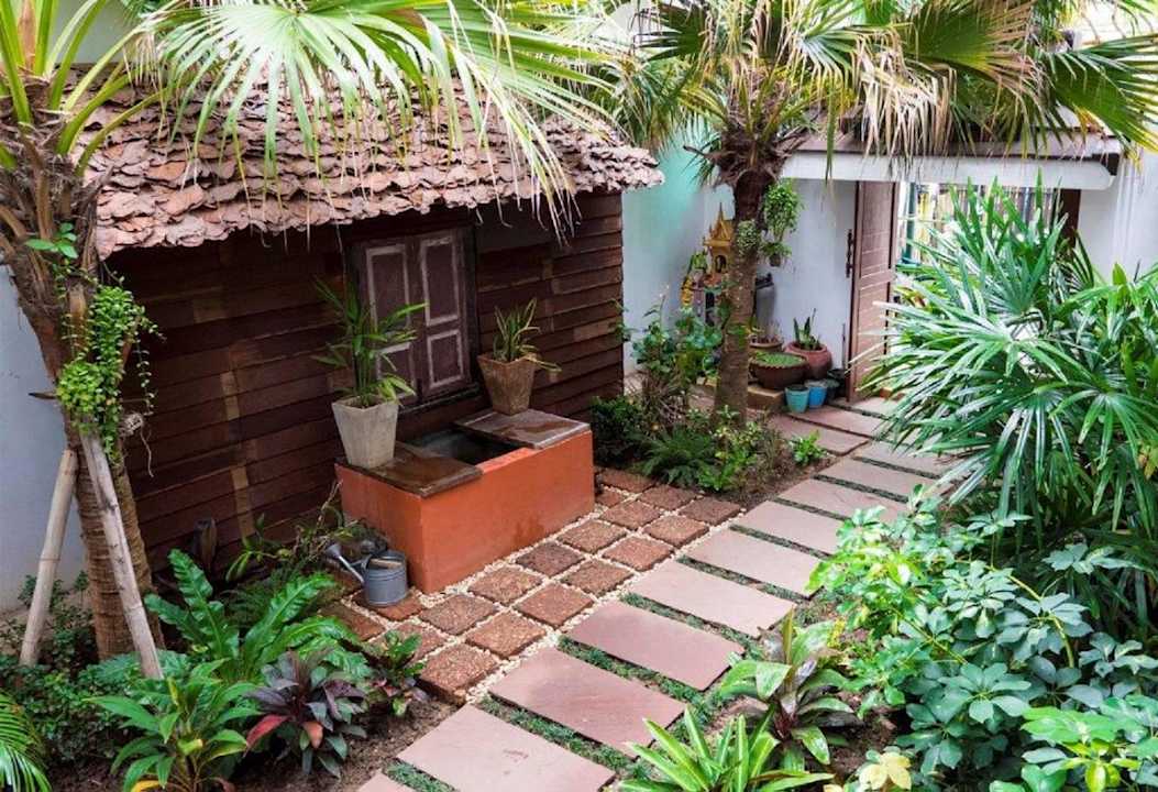 Interior Courtyard Kaysorn Residenz