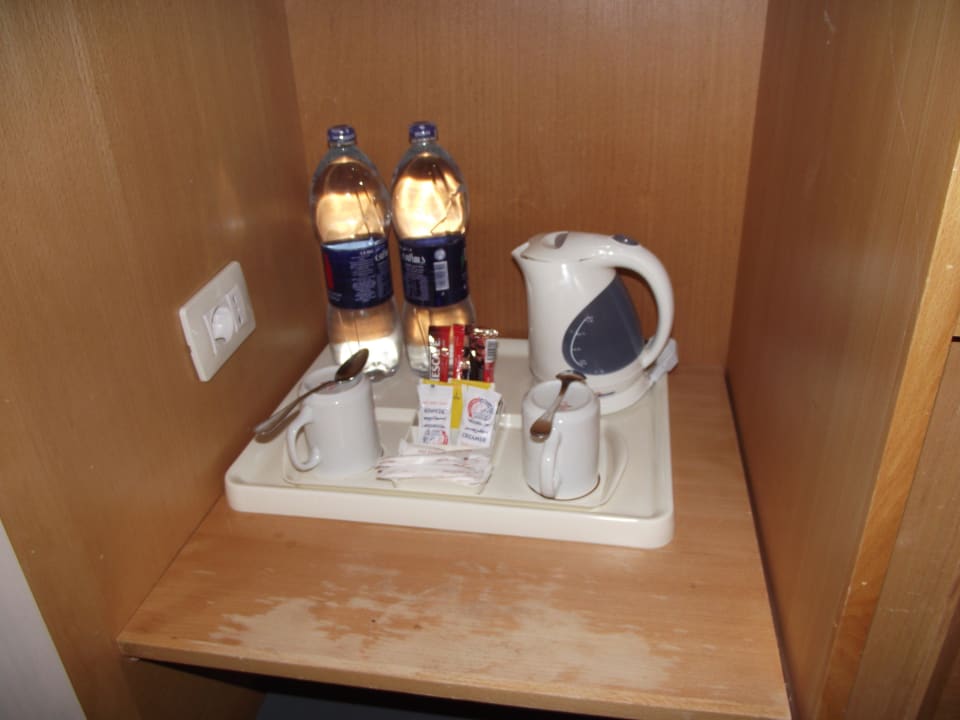 Kaffee-Teeecke im Schrank Old Palace Resort Sahl Hasheesh