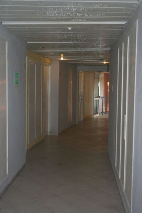 Flur mit Kondenswasser an der Decke Muthu Playa Varadero