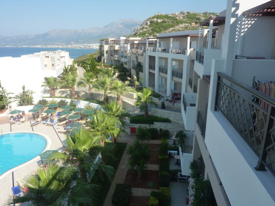 Seitlicher Ausblick aus Zimmer  Grand Hotel Holiday Resort