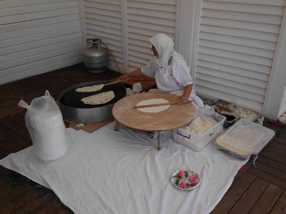 Gözleme an der Strand-Bar Club Sidelya Hotel