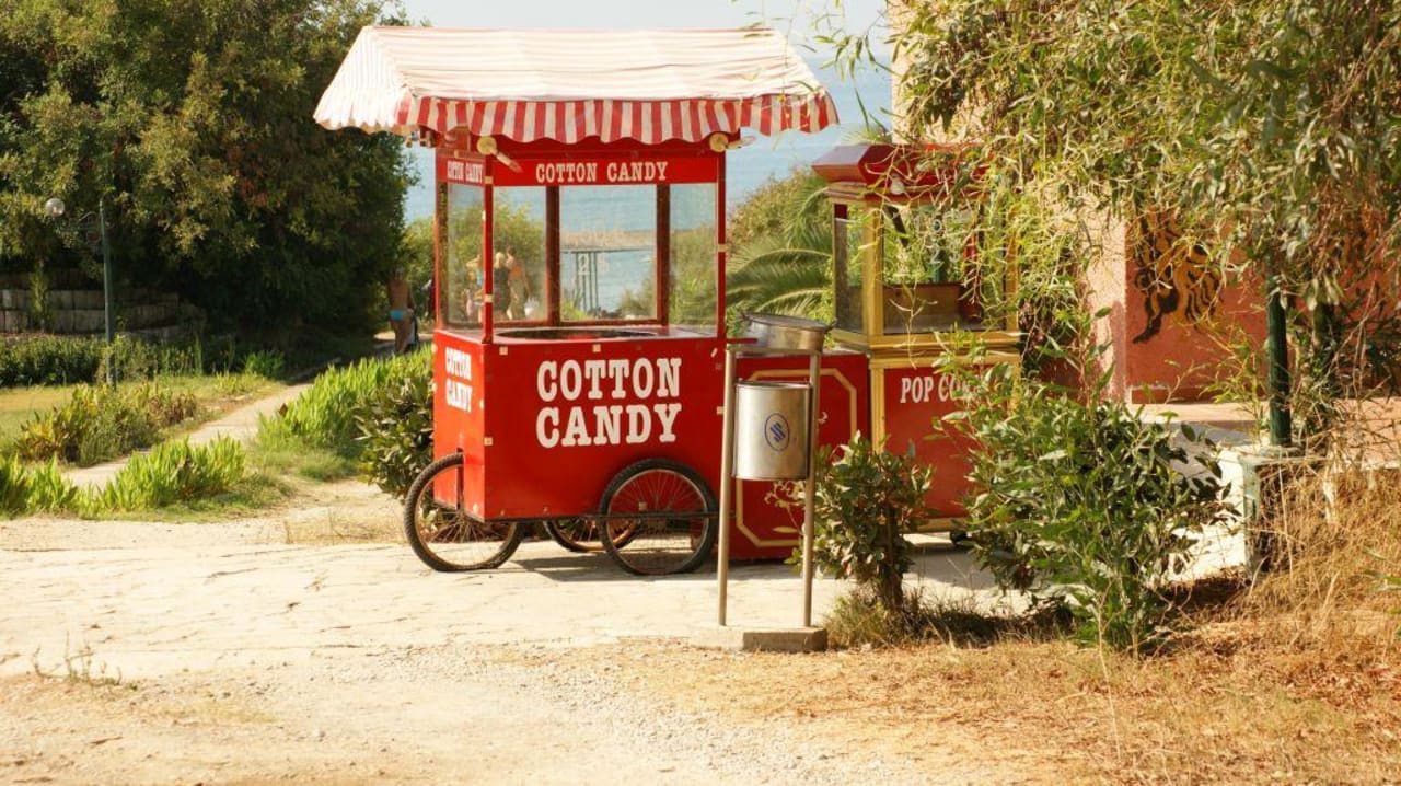 Vor dem Theater Hotel Süral Garden