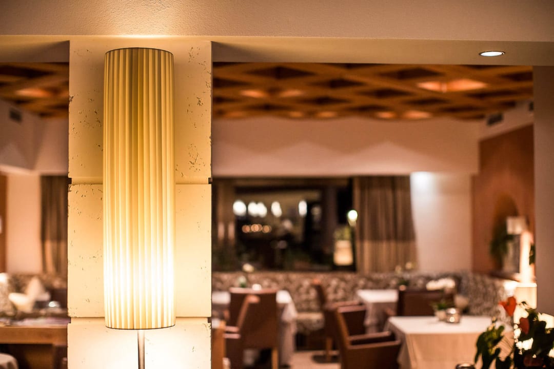 "Kamin-Lounge" Hotel Lagrein (Scena / Schenna) • HolidayCheck (Südtirol