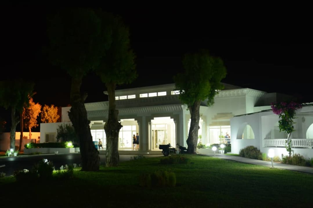 Budynek główny One Resort Aqua Park & Spa