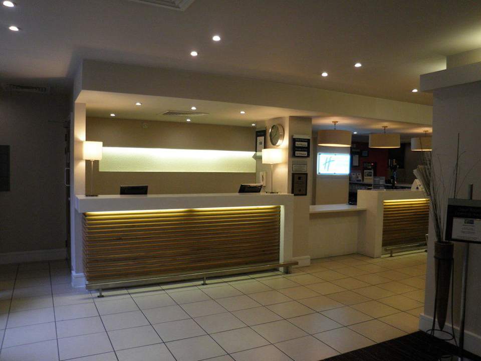 Lobby Holiday Inn Express London Croydon