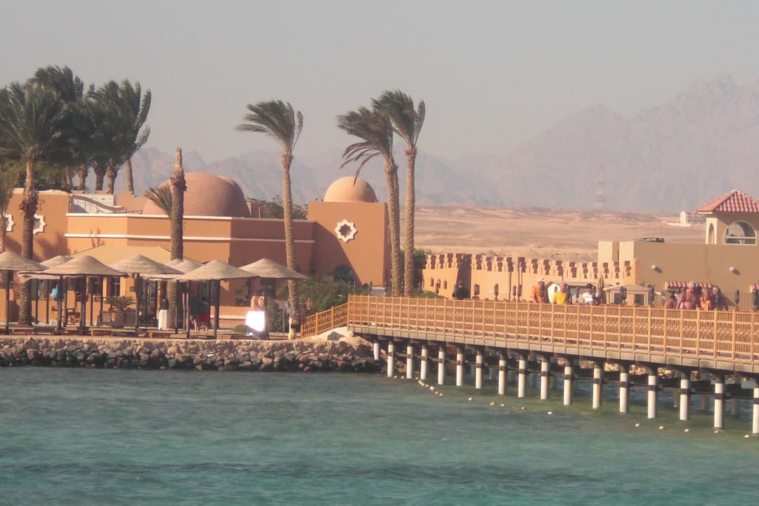 Mit Teil des Steges Grand Makadi