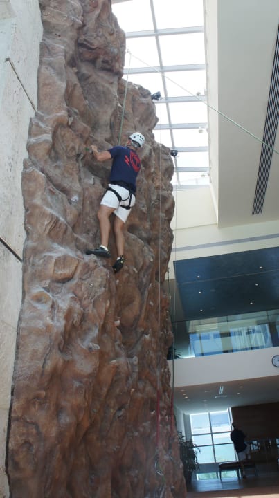 Hoteleigene Kletterwand. Sehr zu empfehlen! Carillon Miami Wellness Resort