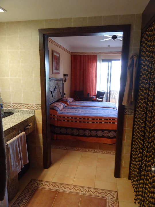 Blick vom Bad in den Wohnbereich Hotel Riu Touareg