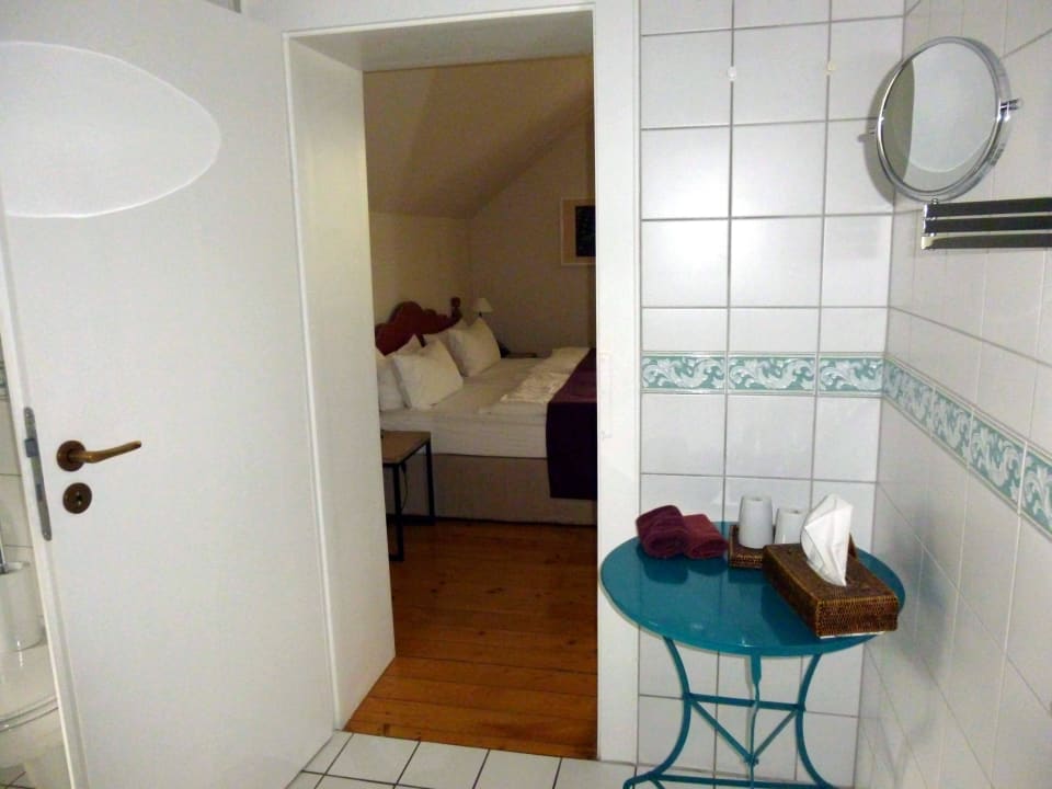 Blick vom Bad in Zimmer Weingut & Gästehaus Gut Hermannsberg