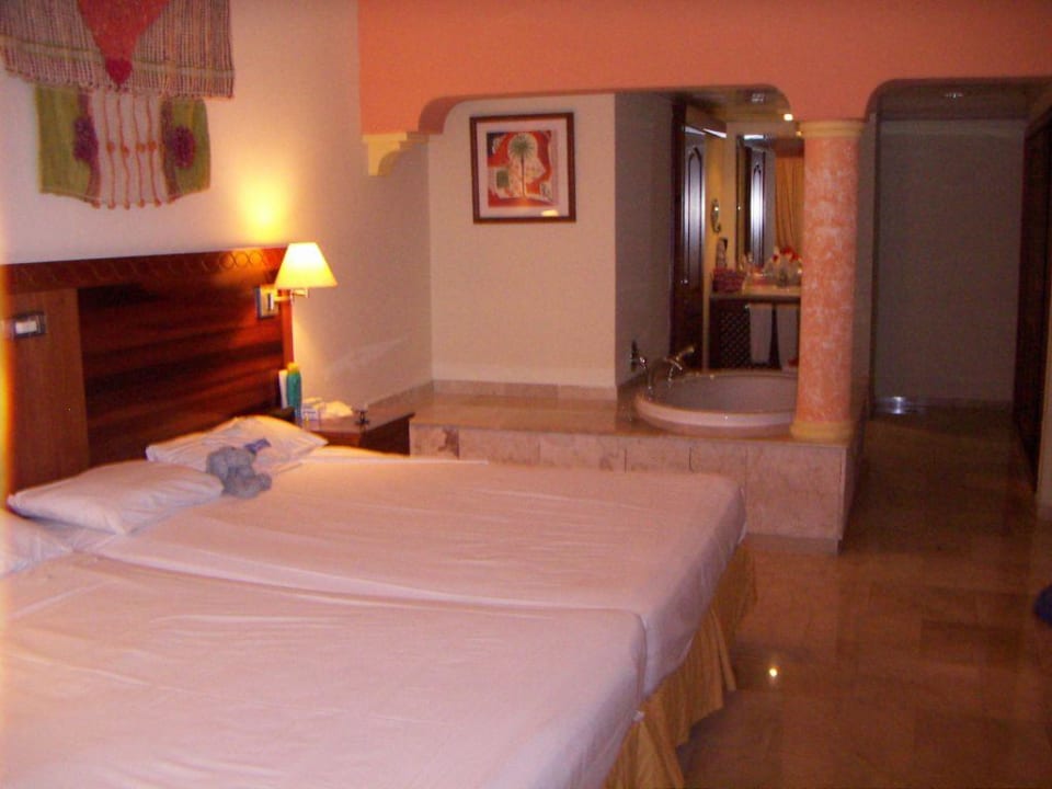 Ein Doppelzimmer-Deluxe, Teil 2 von 2 Hotel Grand Palladium Palace Resort, Spa & Casino