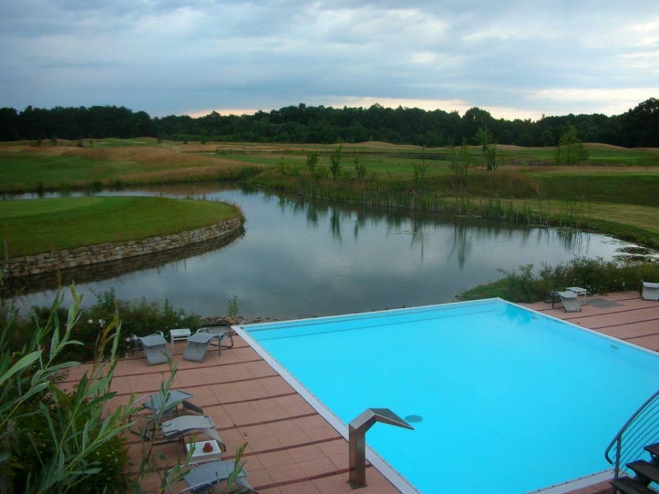 Außenpool und Golfplatz Best Western Premier Castanea Resort Hotel