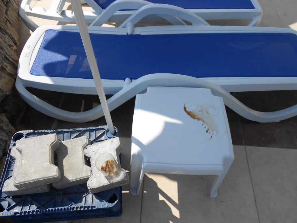 Plastikttiche für den Sonnenschirm Kahya Resort Aqua & Spa