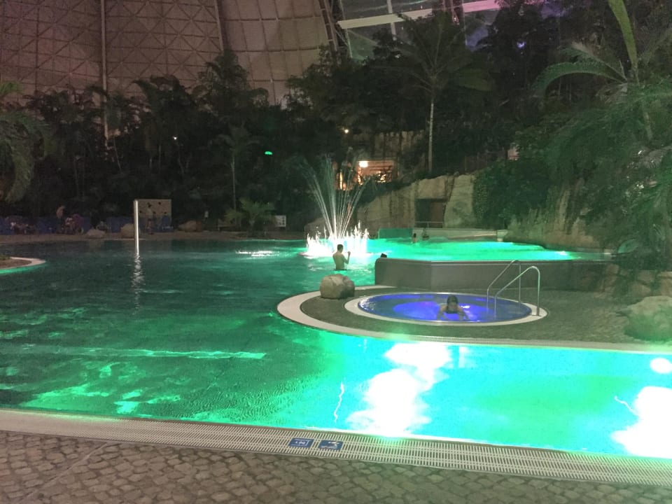 Lagune bei Dunkelheit Tropical Islands Resort - Lodges