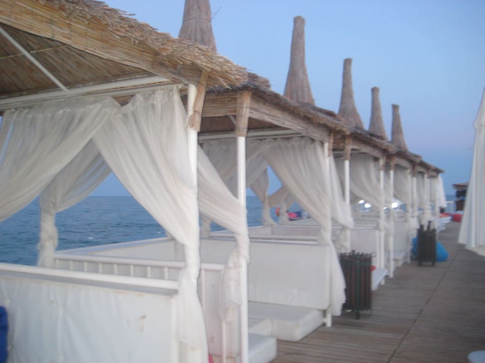 Auf dem Steg Saturn Palace Resort Hotel