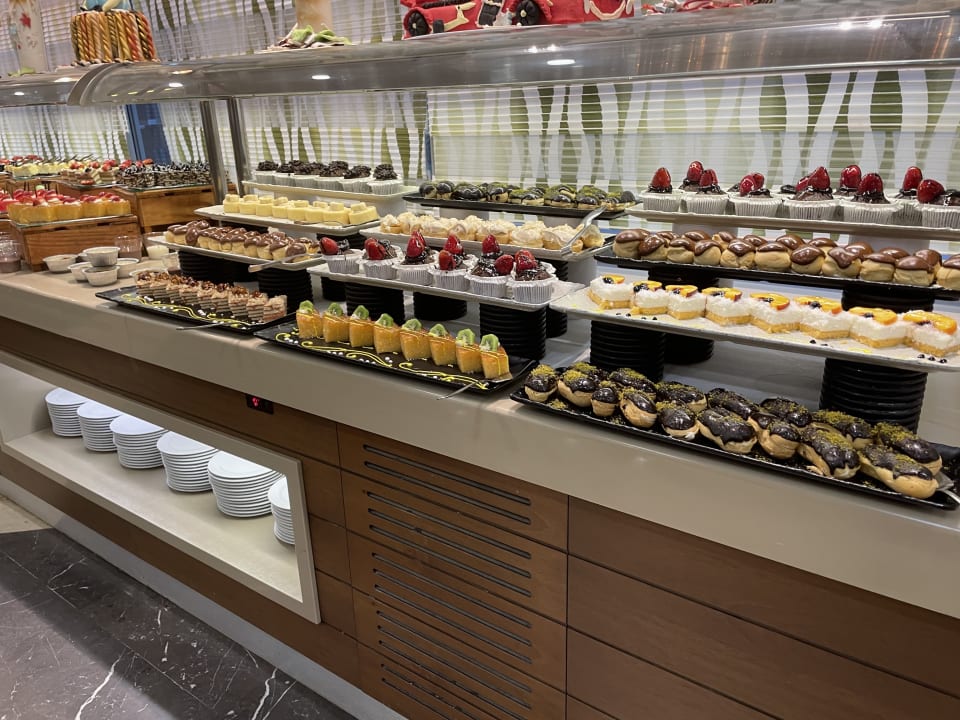 Gastro Saturn Palace Resort Hotel