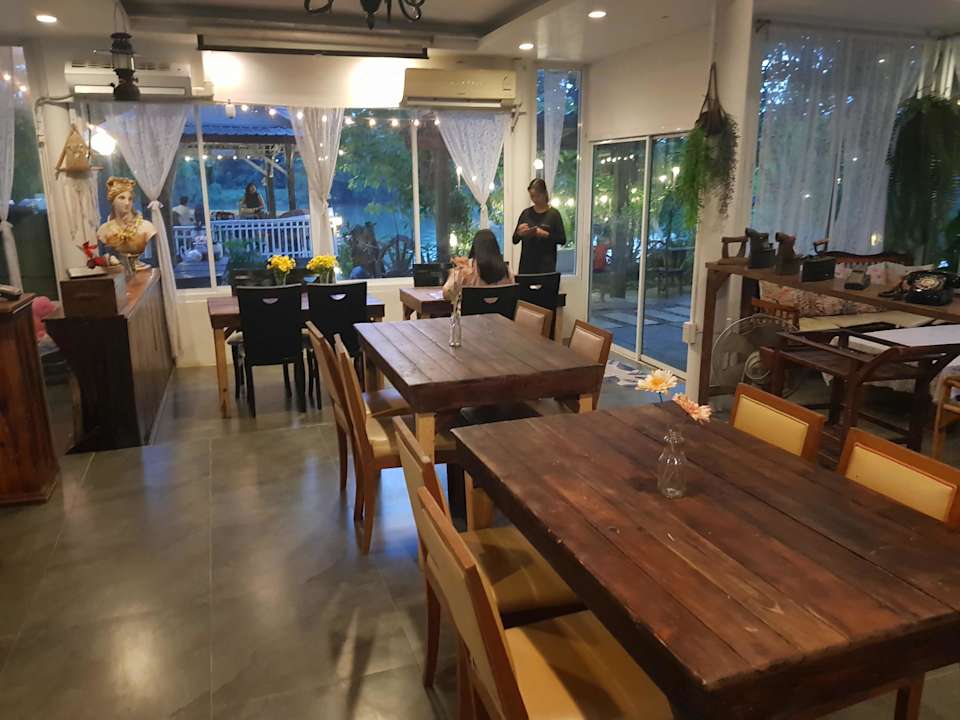 Gastro The Antique Riverside Resort