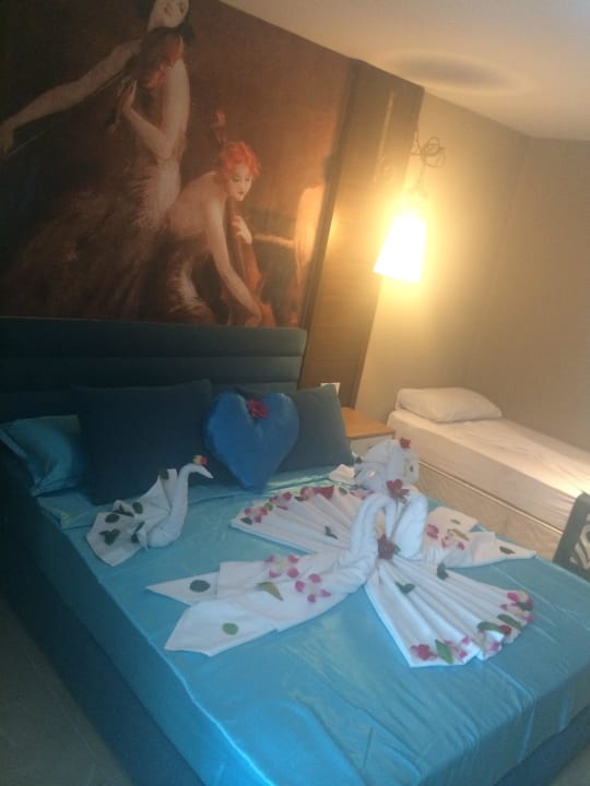 Номер - кровать Dream World Resort & Spa