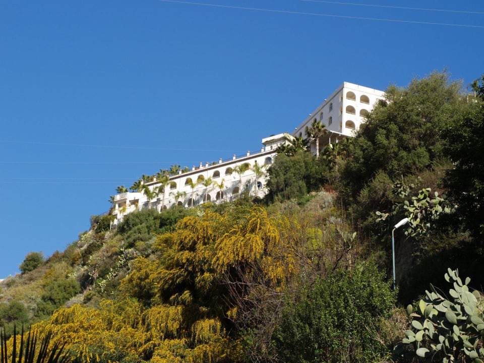 Blick von unter auf die Hotelanlage Hotel Olimpo
