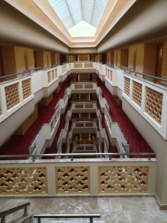 Treppenaufgang zu den Zimmern Hotel Royal Dragon