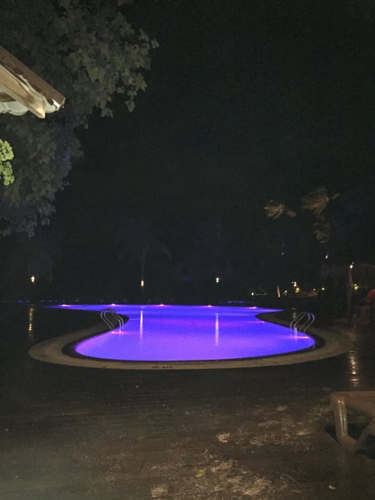 Pool Kuredu Island Resort & Spa