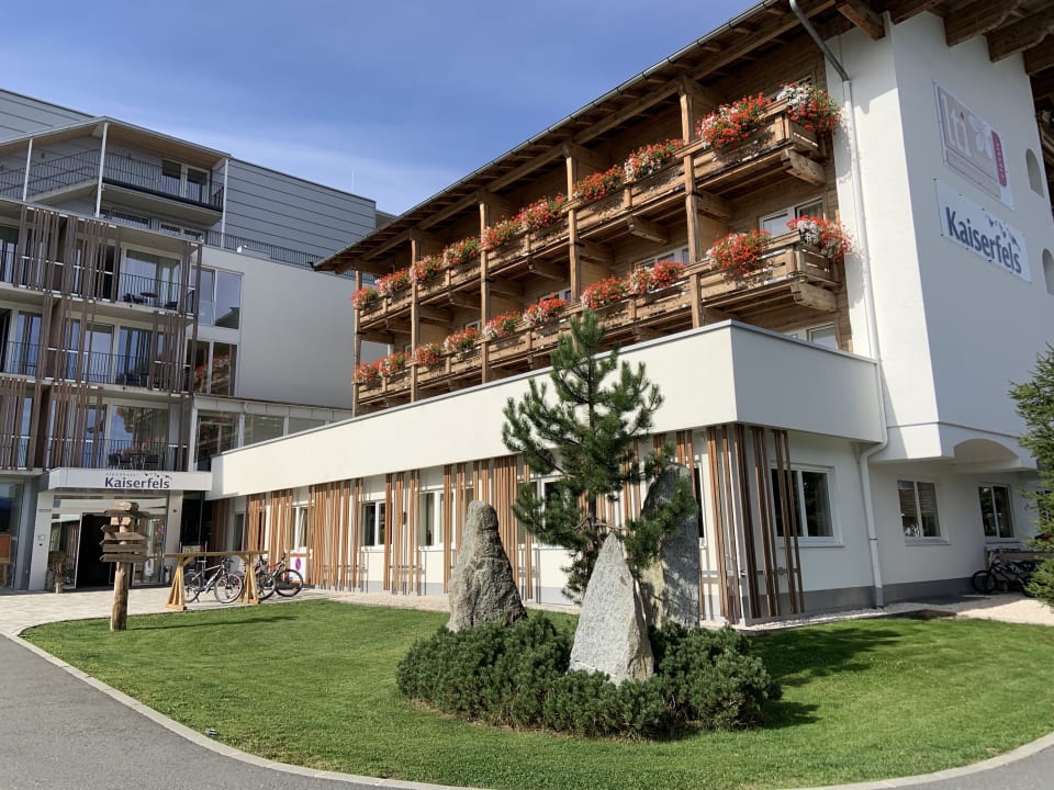 Außenansicht Alpenhotel Kaiserfels