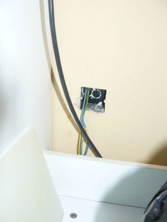 Vorsicht, die  Anschlußdose des Herdes SBH Costa Calma Beach Resort