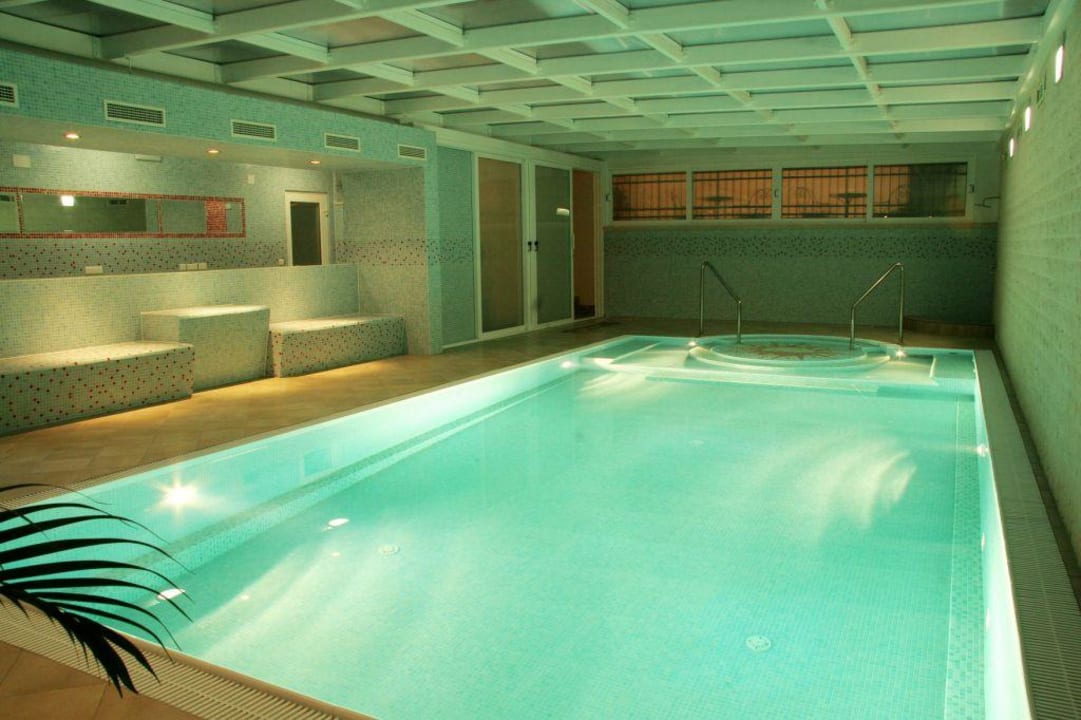 Pool facilities Grand Hotel Dramalj