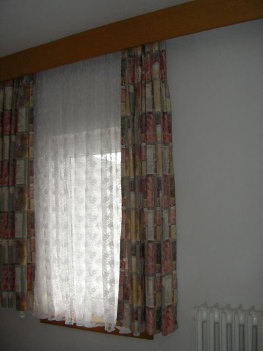 Vorhänge wie zu Omas Zeiten Hotel Alpenhof