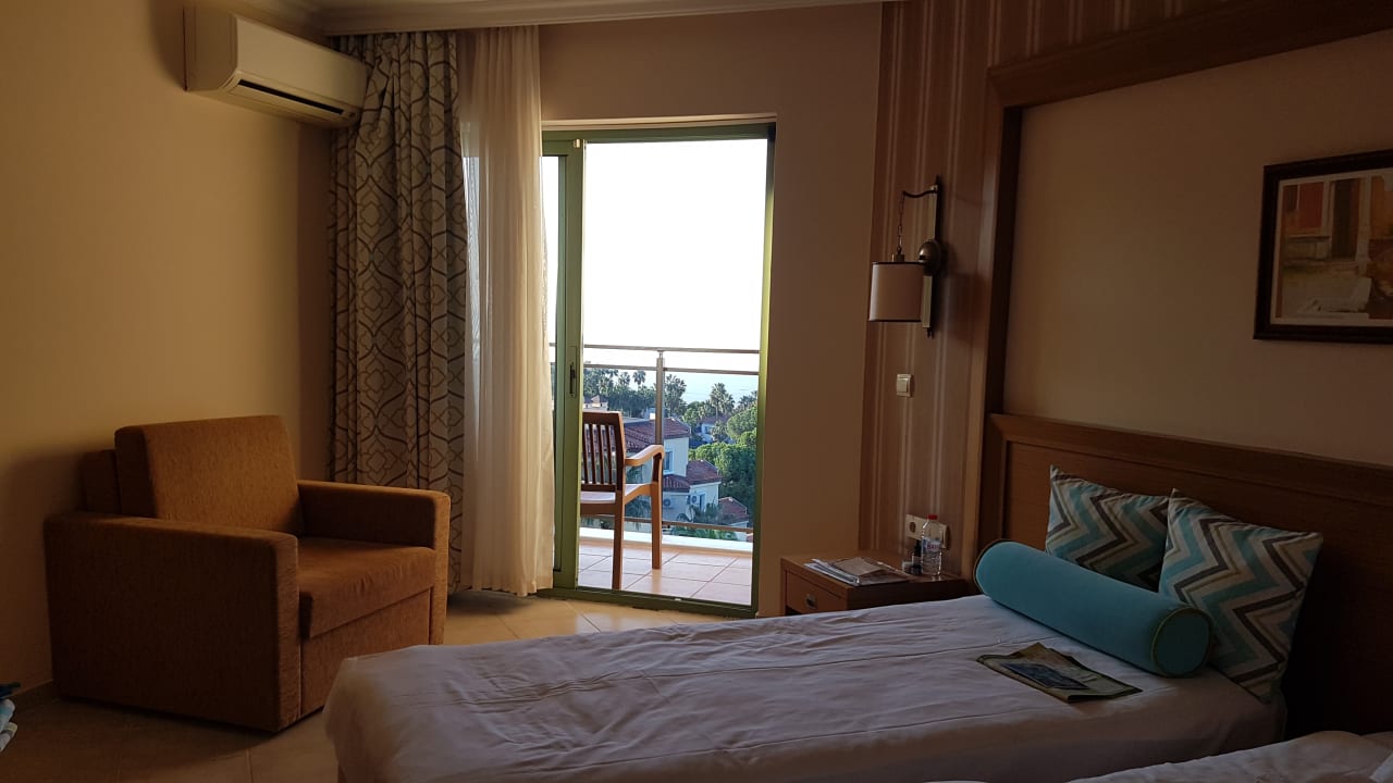 Zimmer Iz Flower Side Beach Hotel
