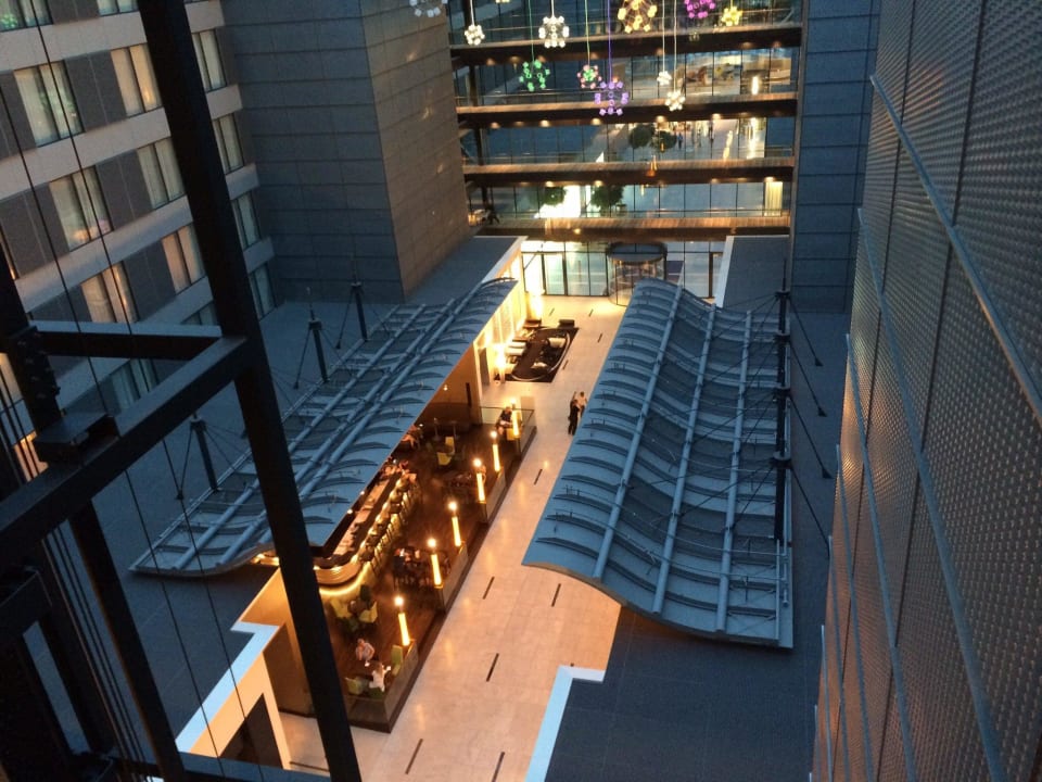 Eingang Hilton Frankfurt Airport