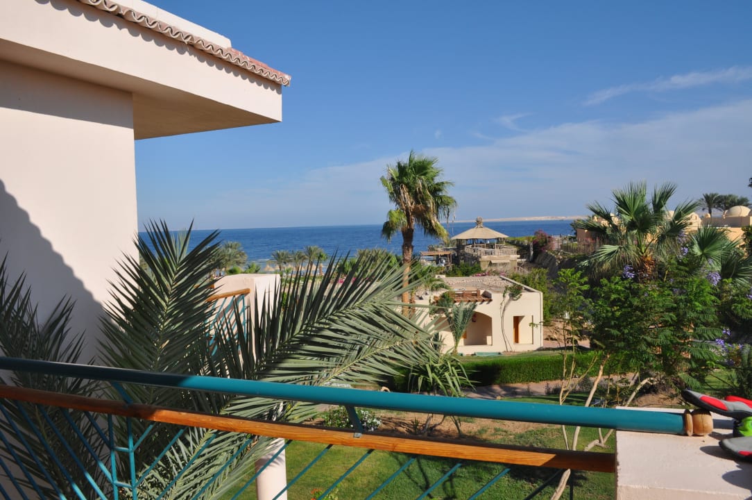 Widok z tarasu Parrotel Beach Resort