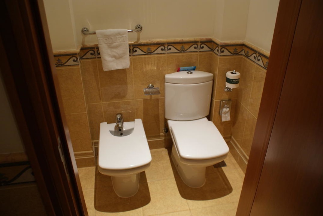 WC und Hotel Le Meridien Al Aqah Beach Resort