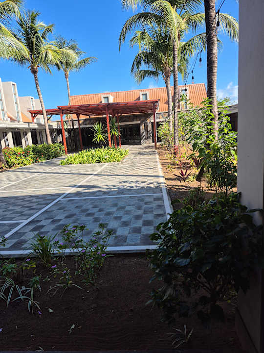 Gartenanlage Crystals Beach Resort Belle Mare, a member of Radisson Individuals