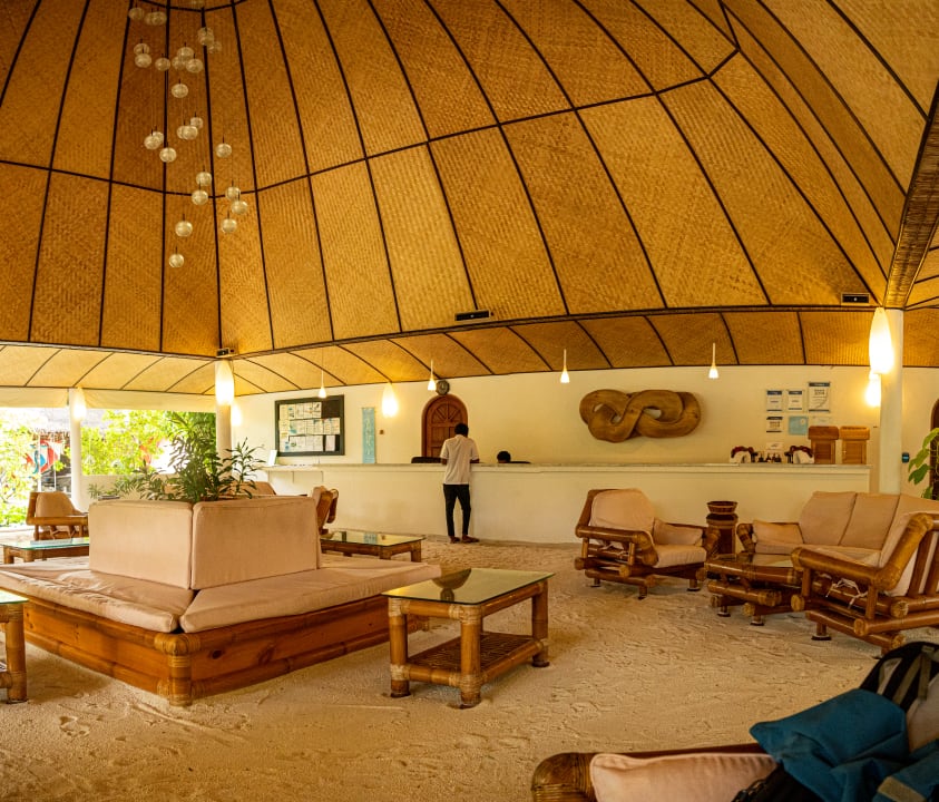 Lobby Angaga Island Resort