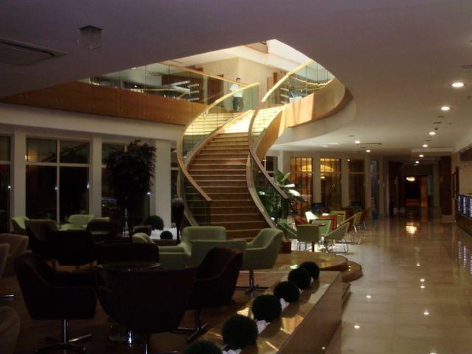 Vom Untergeschoss ins Erdgeschoss Sunis Evren Beach Resort Hotel & Spa