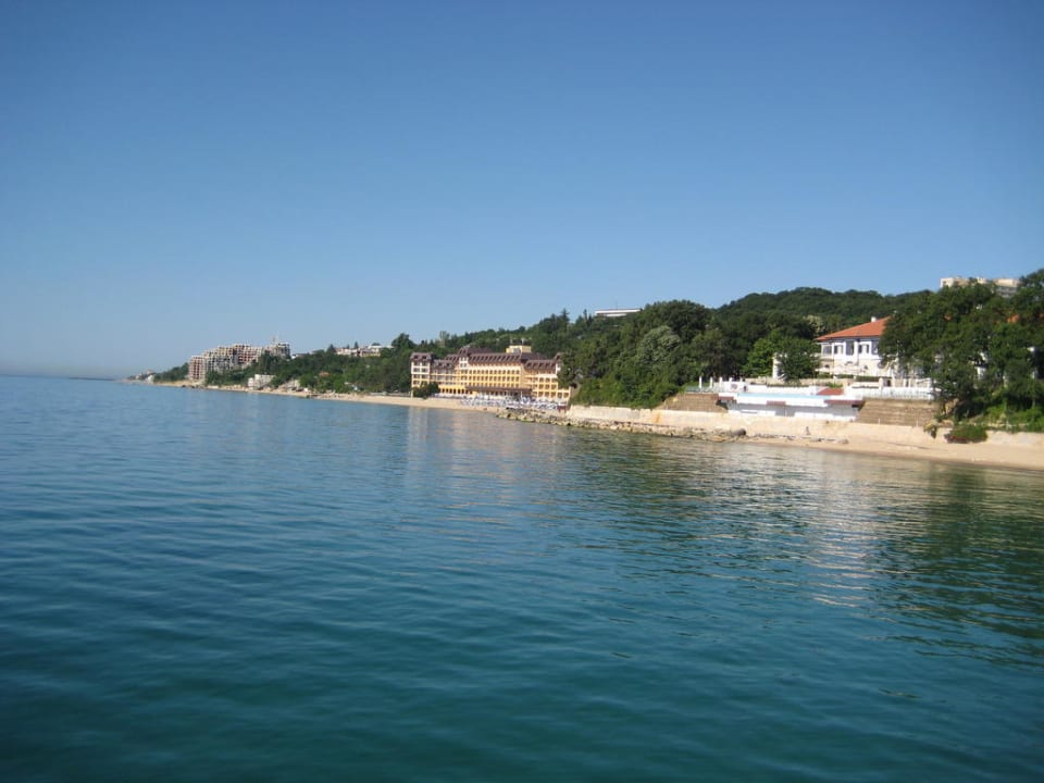 Blick von der Seebrücke auf das Hotel HVD Riviera Beach