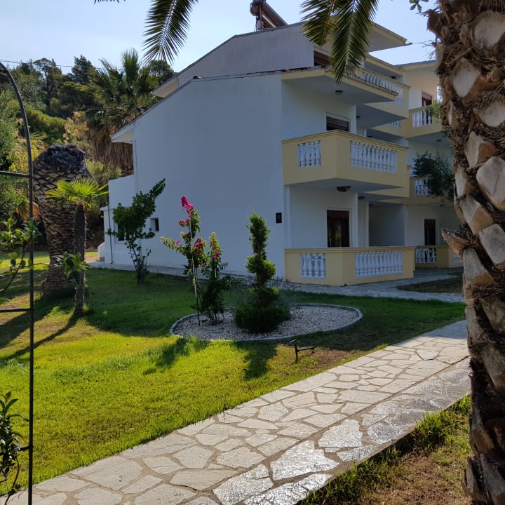 Gartenanlage Koviou Holiday Village