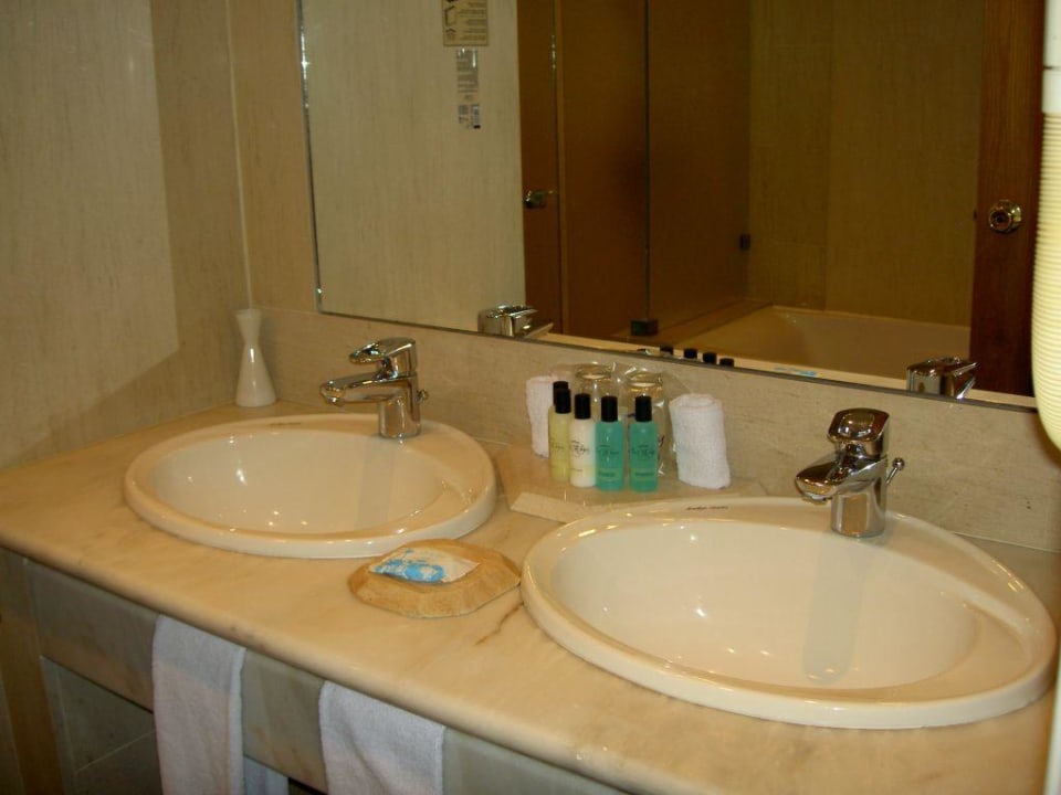 Im Bad im Zimmer 541 Hotel The Cliff Bay (PortoBay)